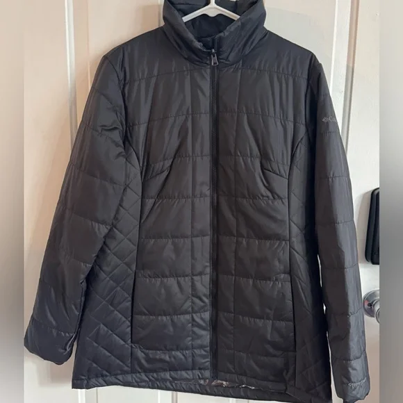 Columbia Black puffer; down Jacket; women’s size large; omnishield - Picture 3 of 4